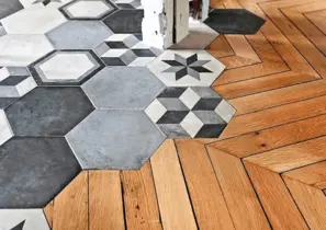 Mosaïque au sol par nos carreleur.
